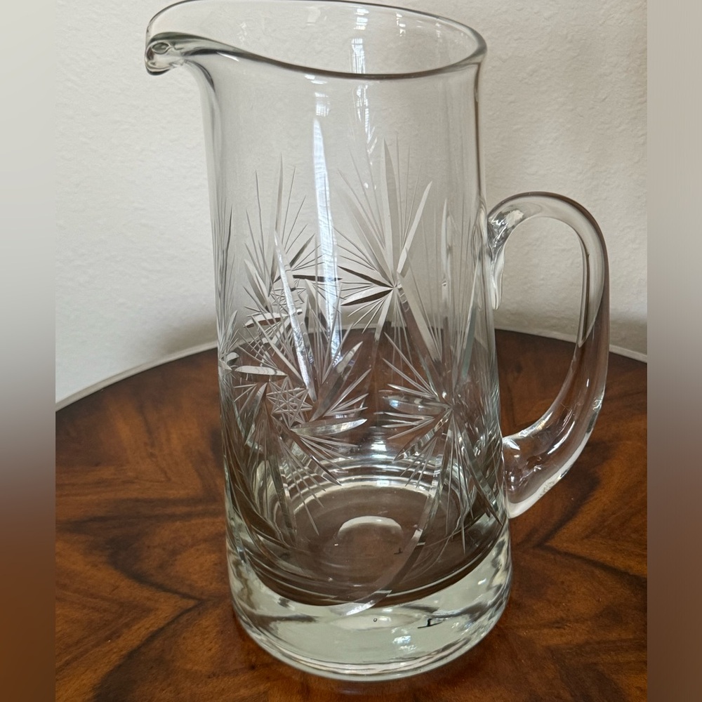 Stunning Mid-Century Pitcher Featuring The Iconic Atomic Starburst 62 Ounces